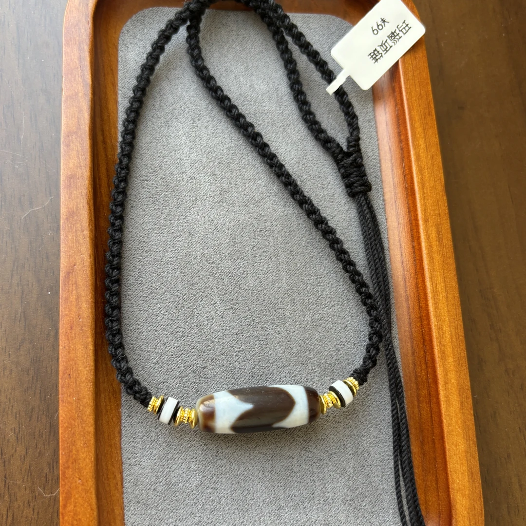 虎牙玛瑙锁骨链 原创藏式潮流文玩款 纯手工编织尺寸30x10mm