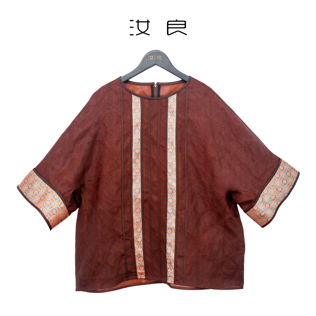 太阳花拼连珠纹上衣