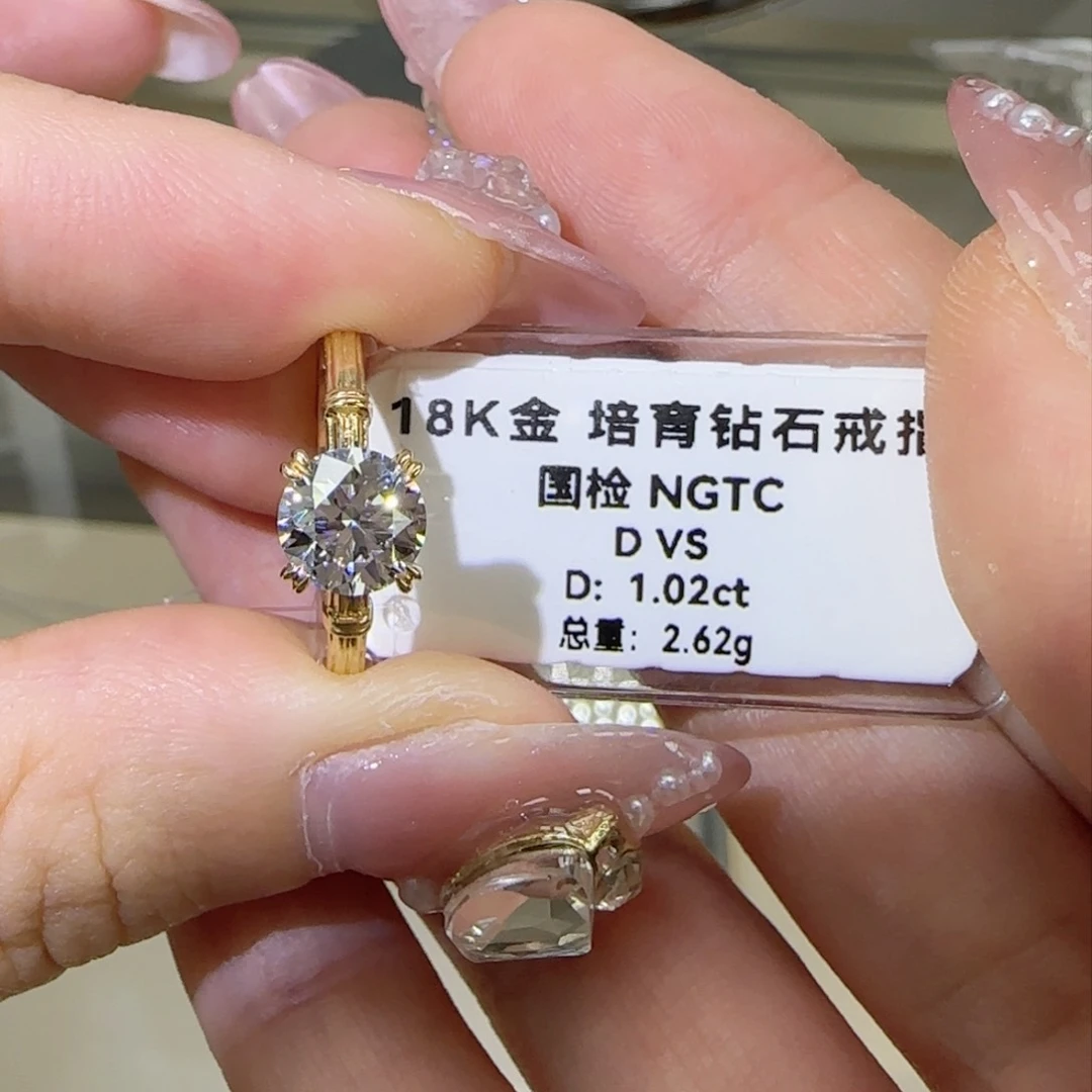 实验室培育钻石18K金镶嵌落***?罗马柱一克拉
