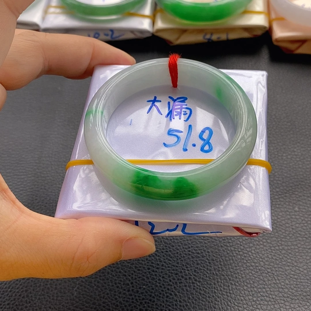 翡翠手镯未镶嵌（****?手镯