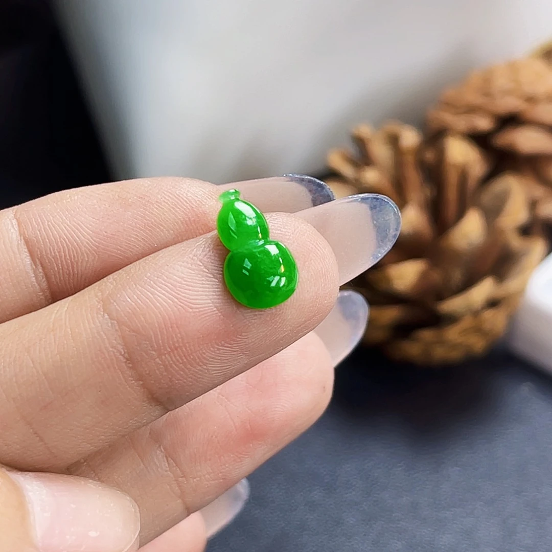 裸石翡翠ZY0001满色正阳绿葫芦
