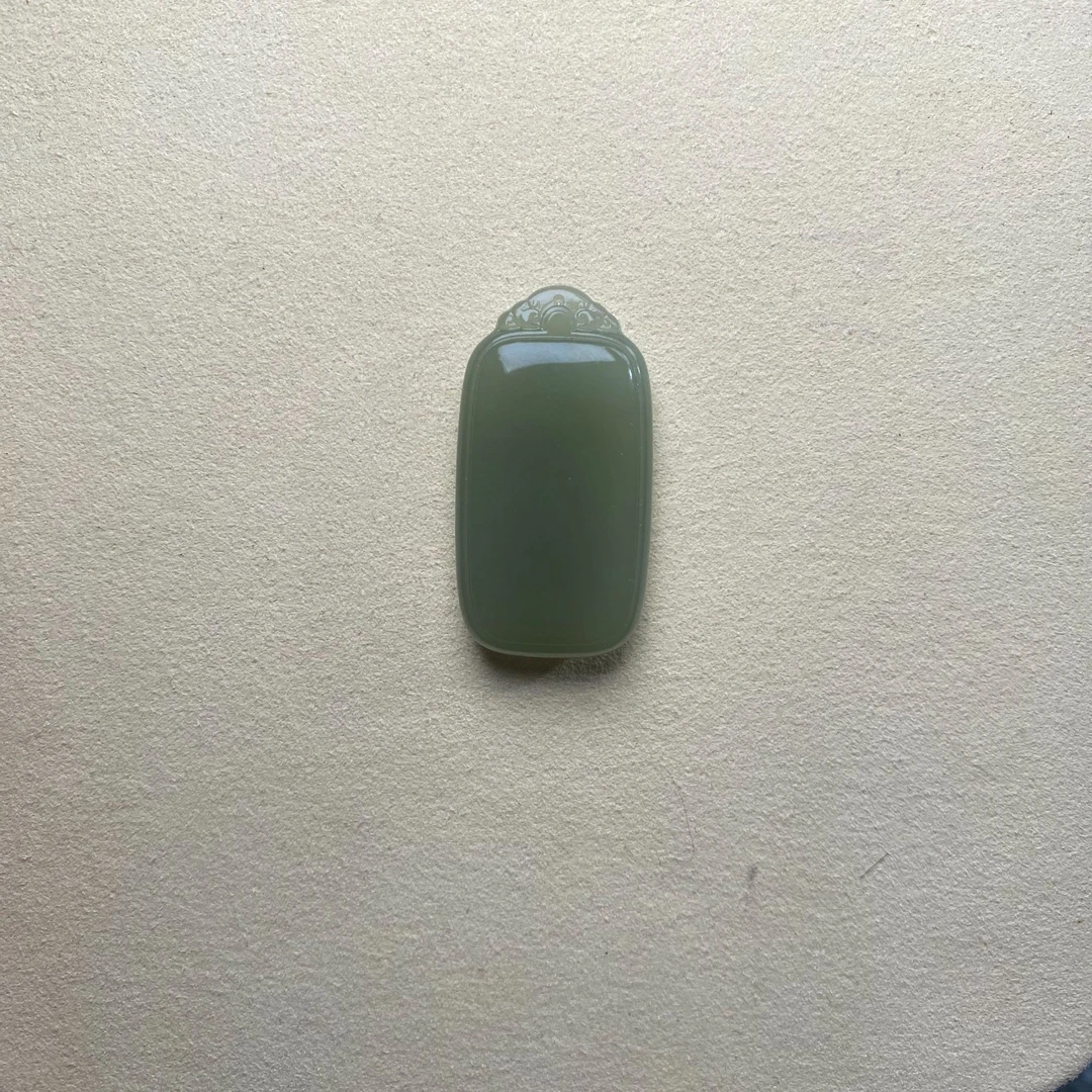 和田玉湖水绿平安无事牌