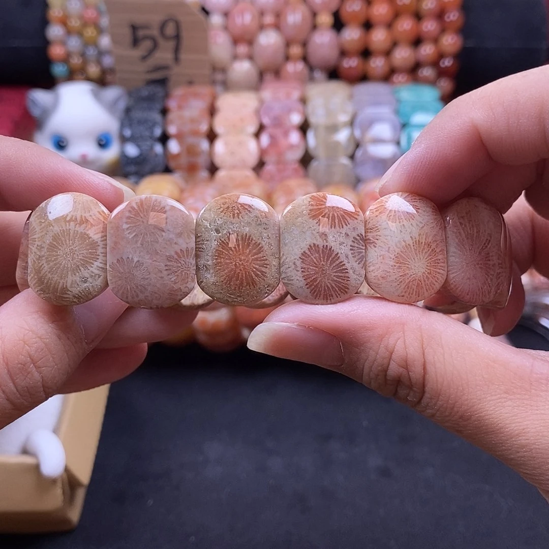 硅化珊瑚（珊瑚玉）手牌未镶嵌中大花 9