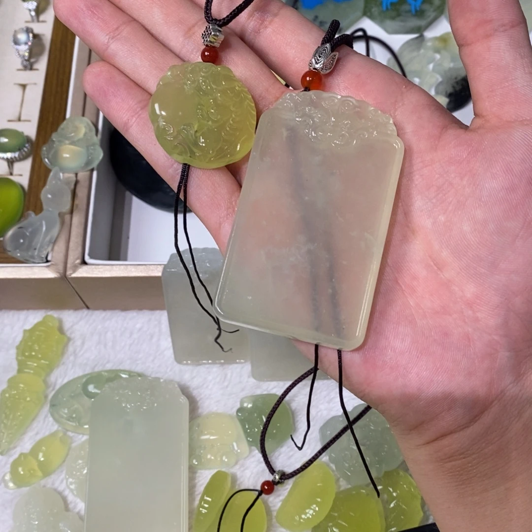 蟑***饭未镶嵌岫玉吊坠(赠链)