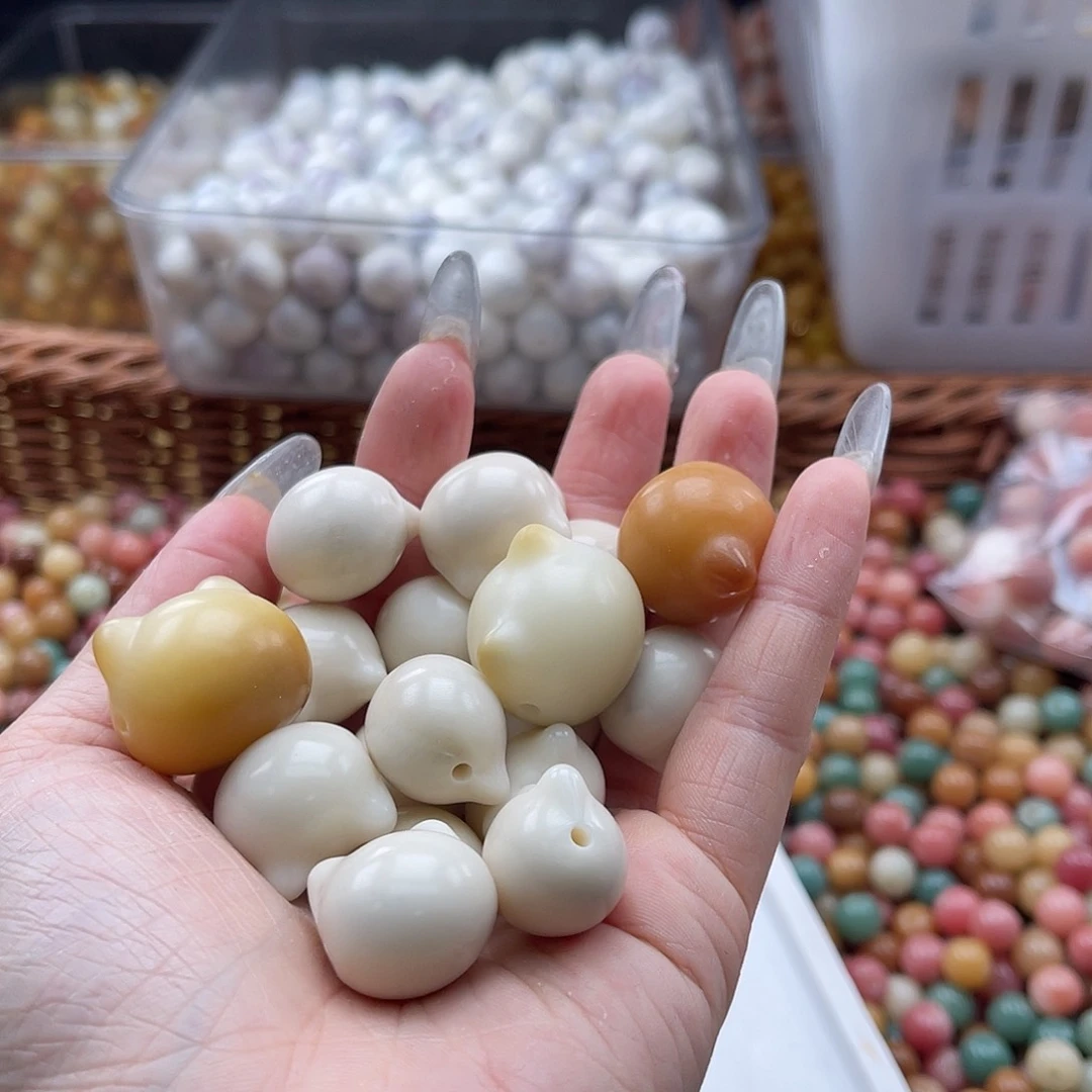 白玉菩提吊坠大****店q18mm/19颗有个别微瑕