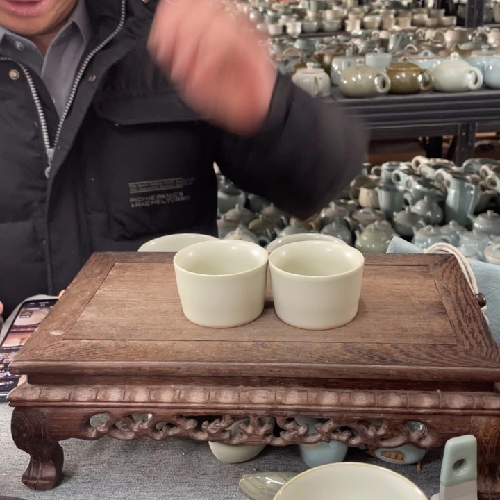 摆件月白釉直口杯一对