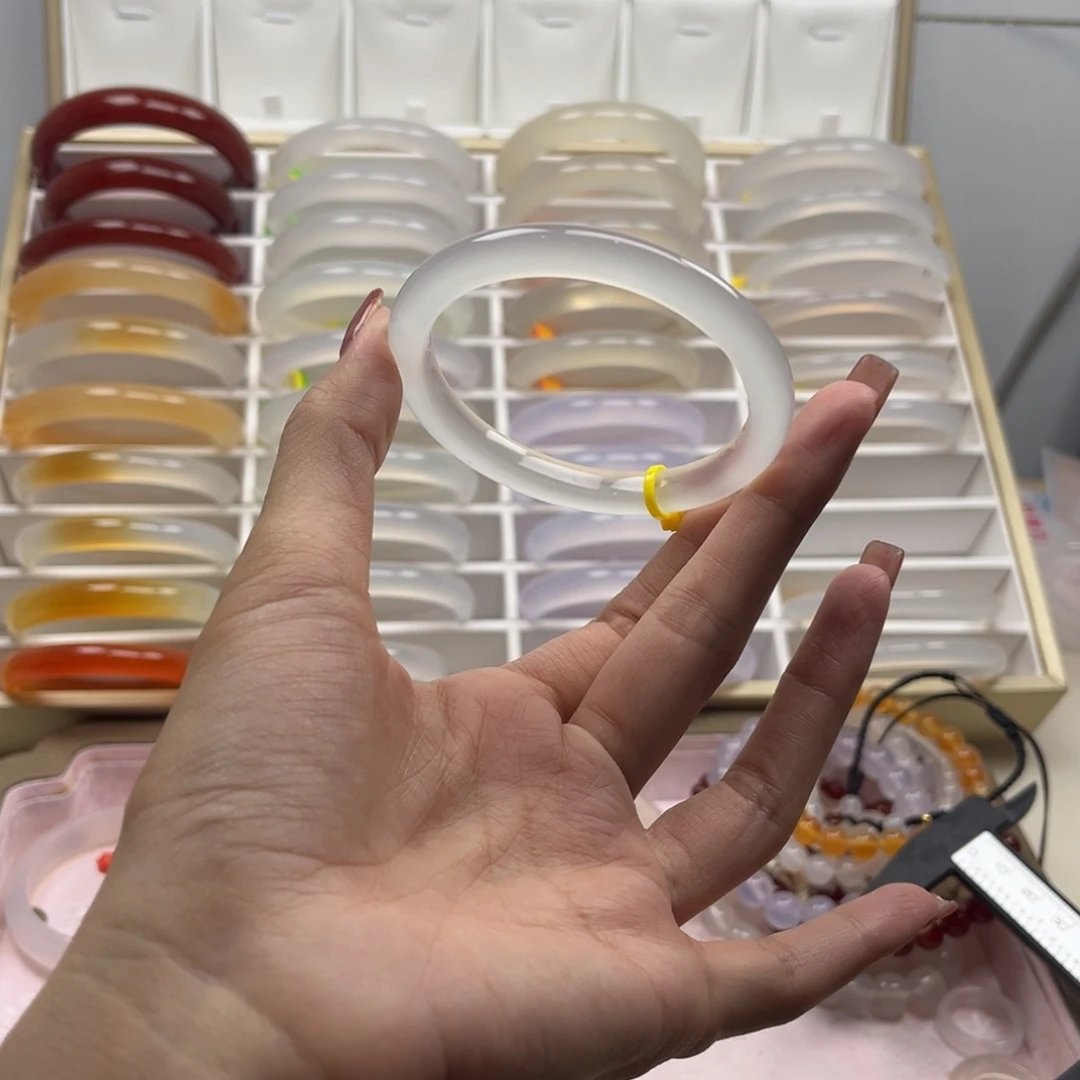 月***咩玛瑙/玉髓手镯未镶嵌