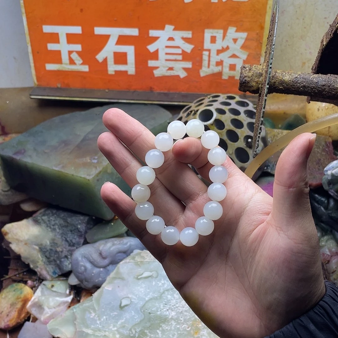 小***美和田玉未镶嵌颈饰