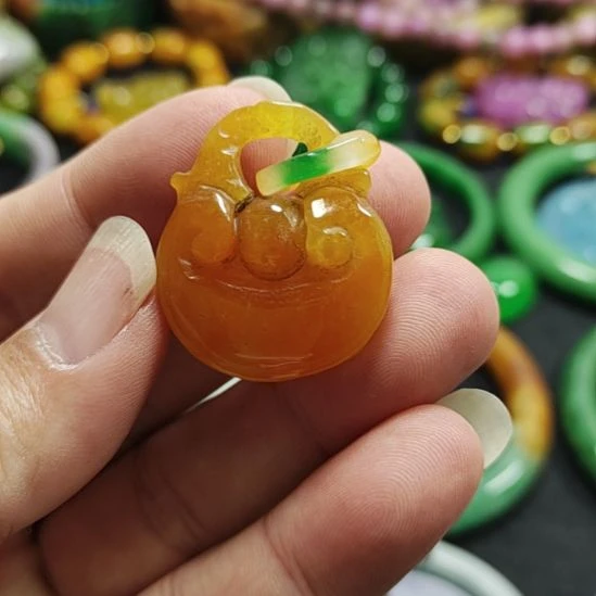翡翠未镶嵌挂件翡翠