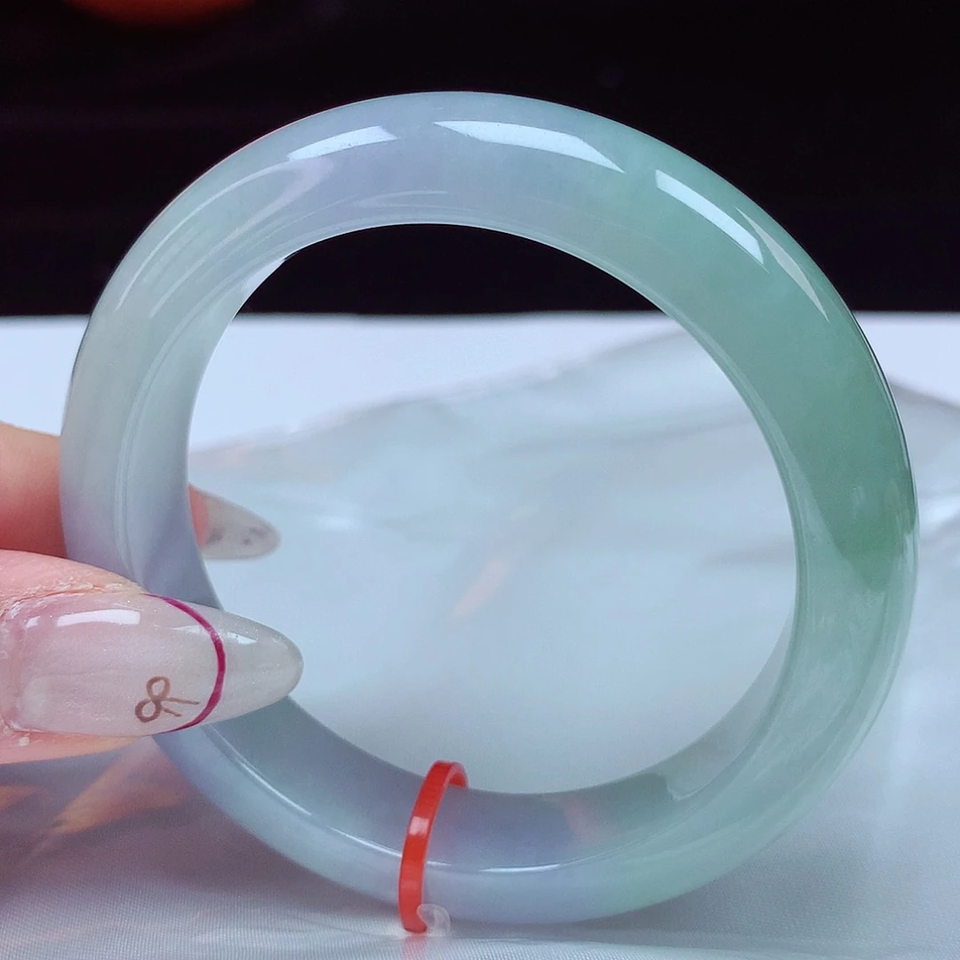 翡翠手镯未镶嵌54圈