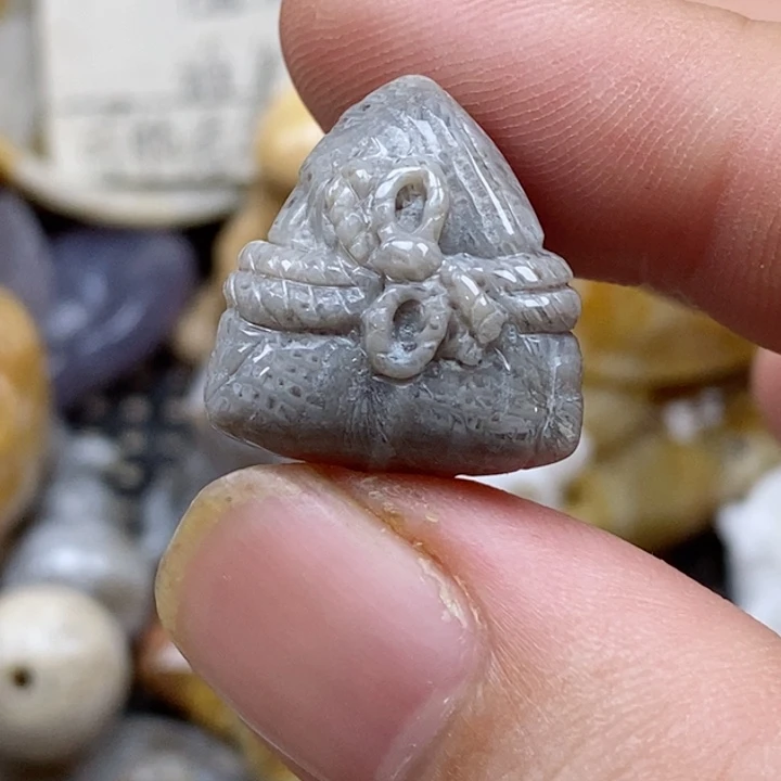 颈饰未镶嵌硅化珊瑚（珊瑚玉）小