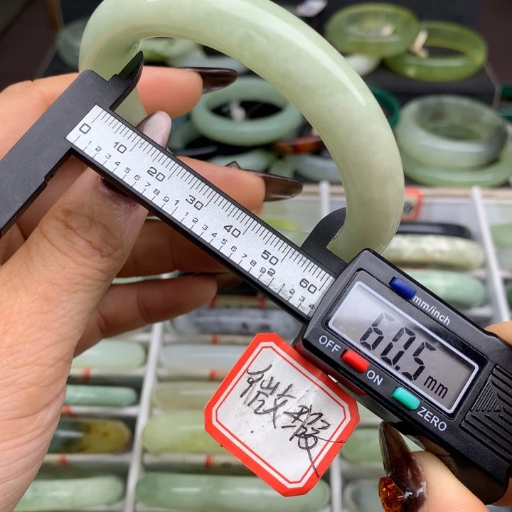 蛇纹石玉未镶嵌手镯969