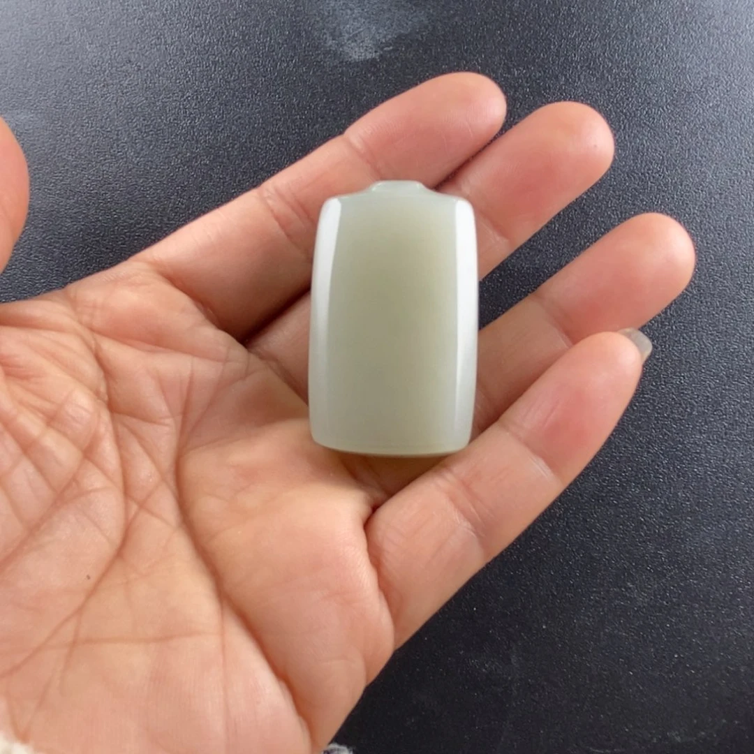 颈饰未镶嵌和田玉风**人