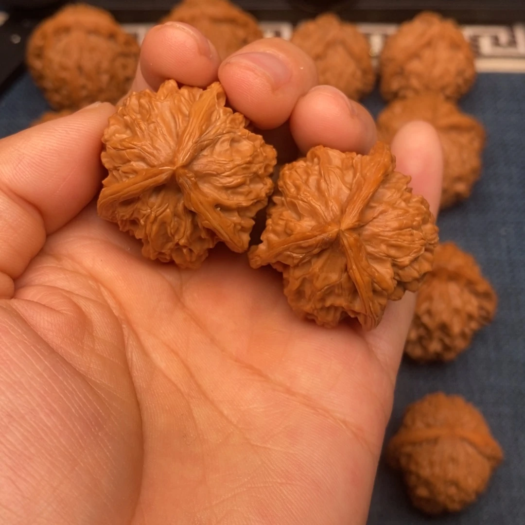 文玩核桃把件35蜡皮盘山奔