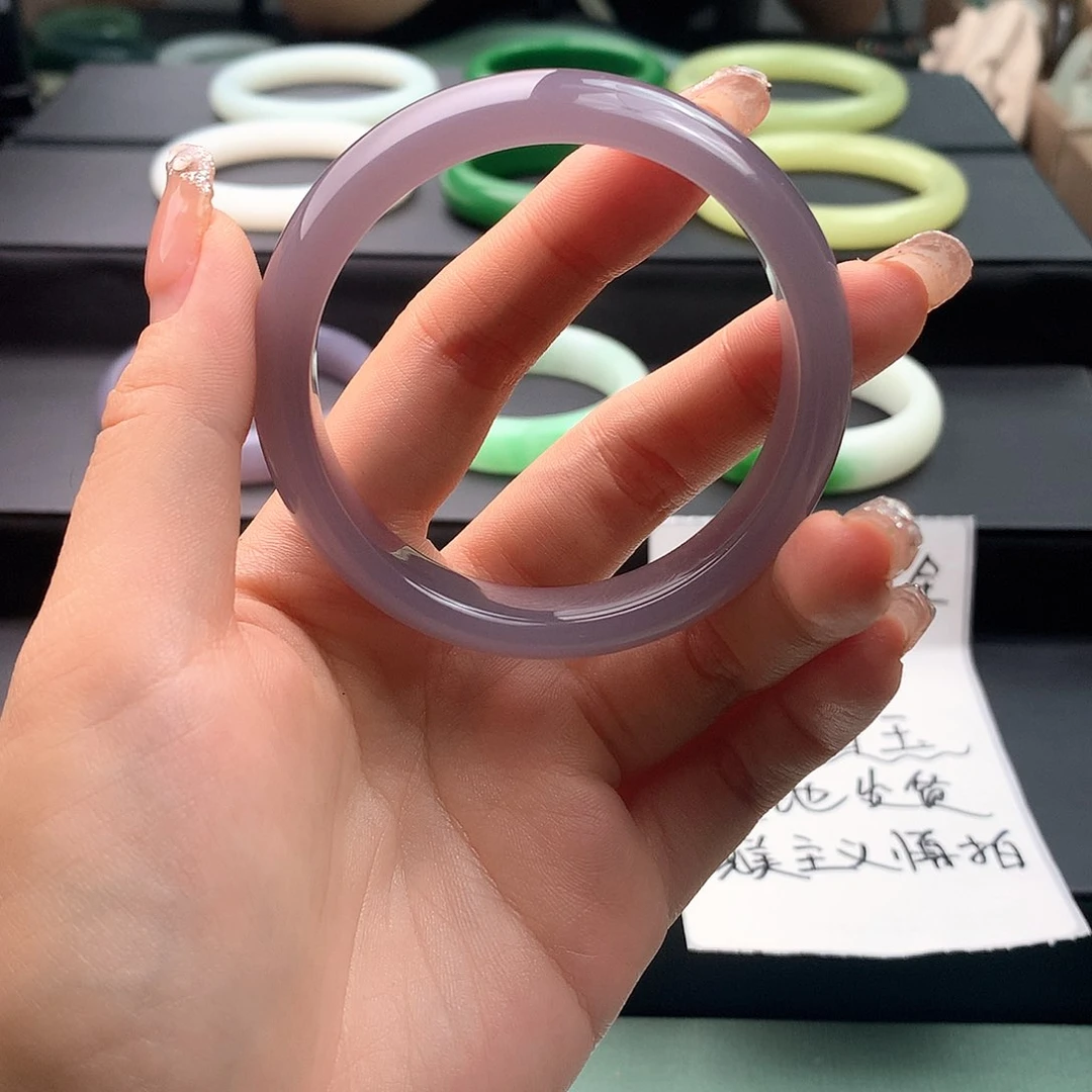 L***y和田玉手镯未镶嵌