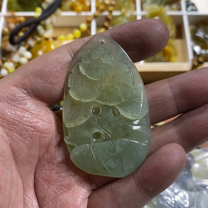 蛇纹石玉颈饰未镶嵌