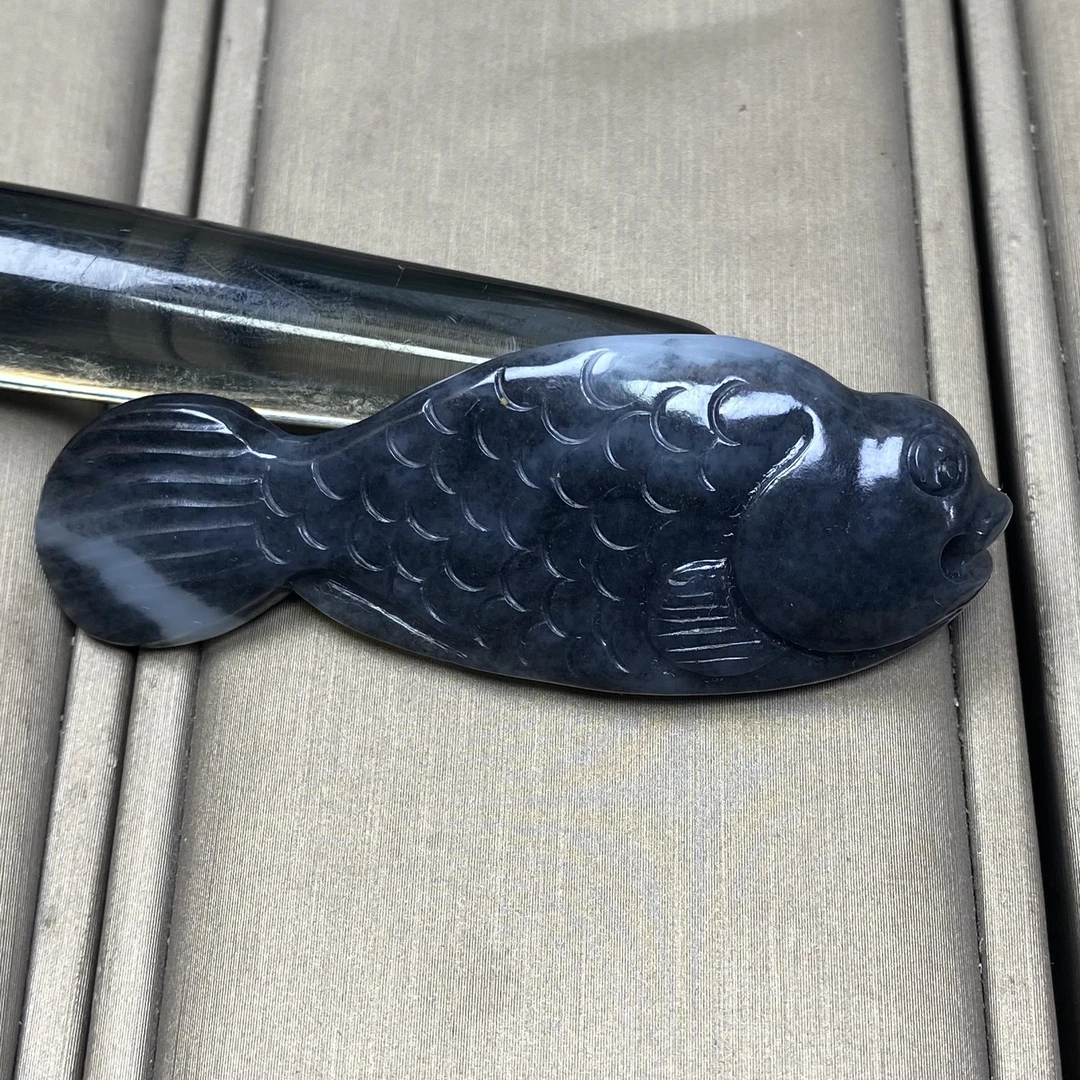 天然和田玉新疆黑白青花籽鱼吊坠挂件油润一物一证