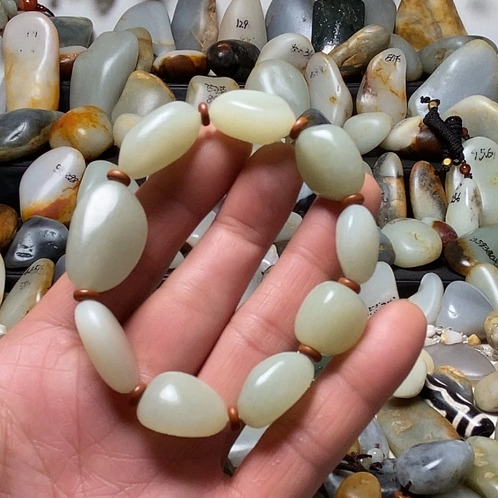 和田玉未镶嵌颈饰手串