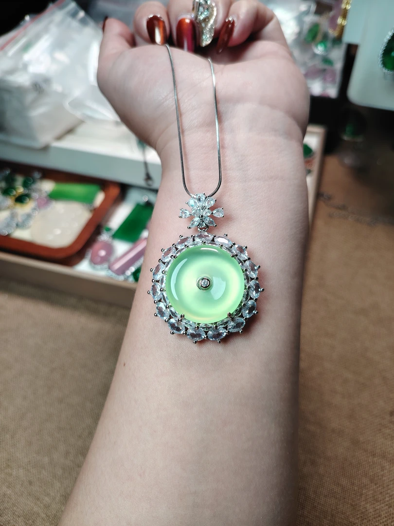 正品天然玉髓豪镶款果绿色平安扣吊坠