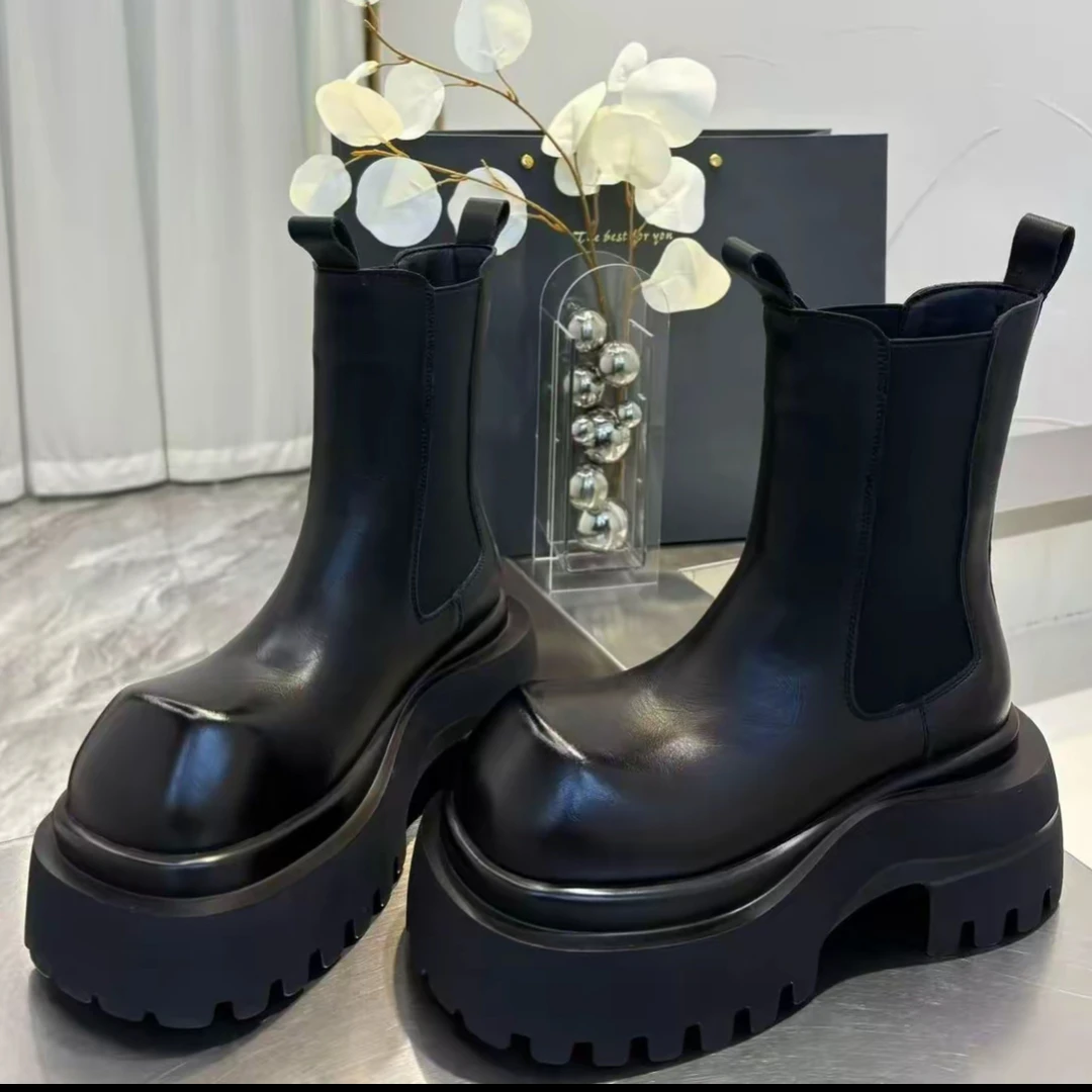 广州时尚秋冬新款20厘米个性十足切尔西靴短筒筒靴马丁靴