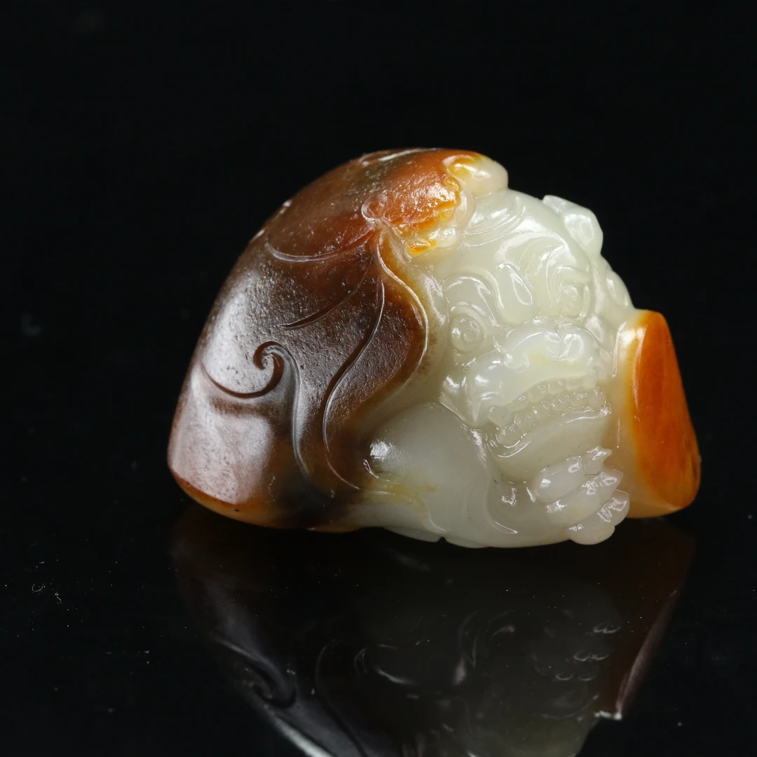 54和田玉聚红皮天地籽儿貔貅/001078保利厦门拍卖