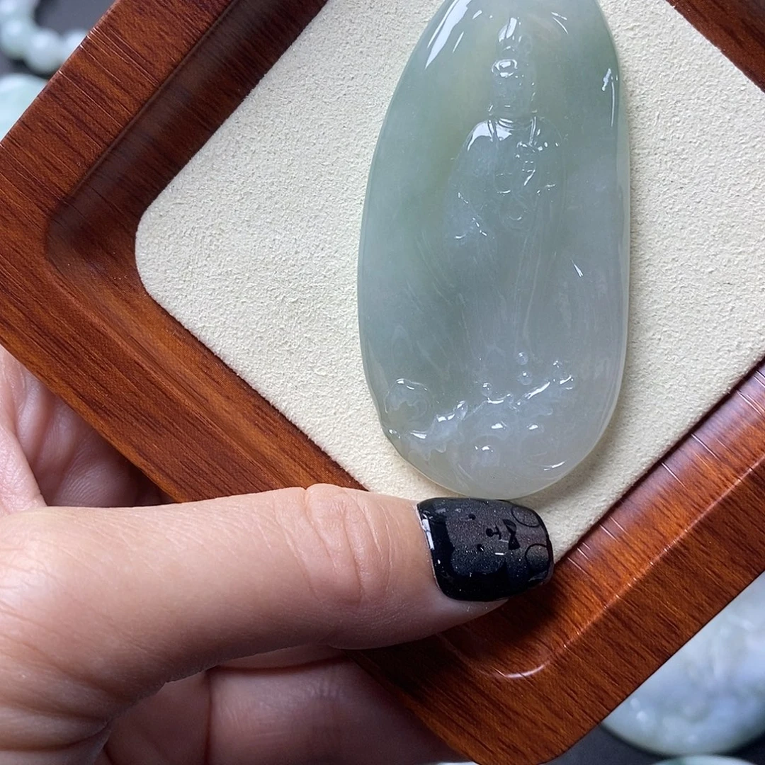 翡翠未镶嵌颈饰观音