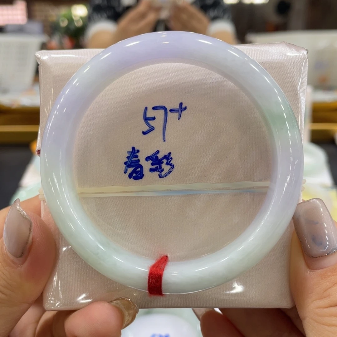 翡翠手镯未镶嵌翡翠