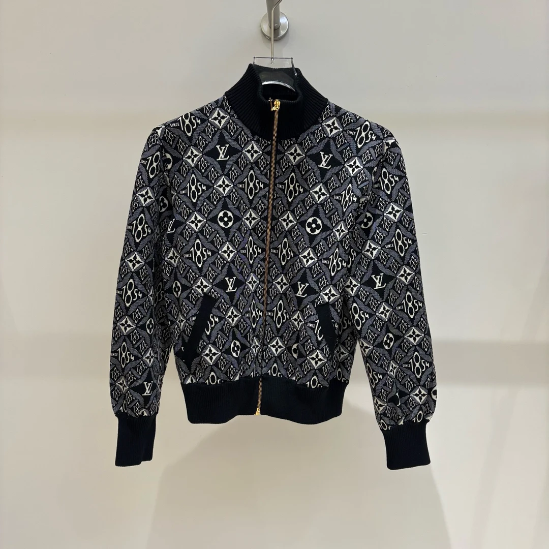 未使用 LouisVuitton/路易威登 LV2432 老花满印外套M码原价18600