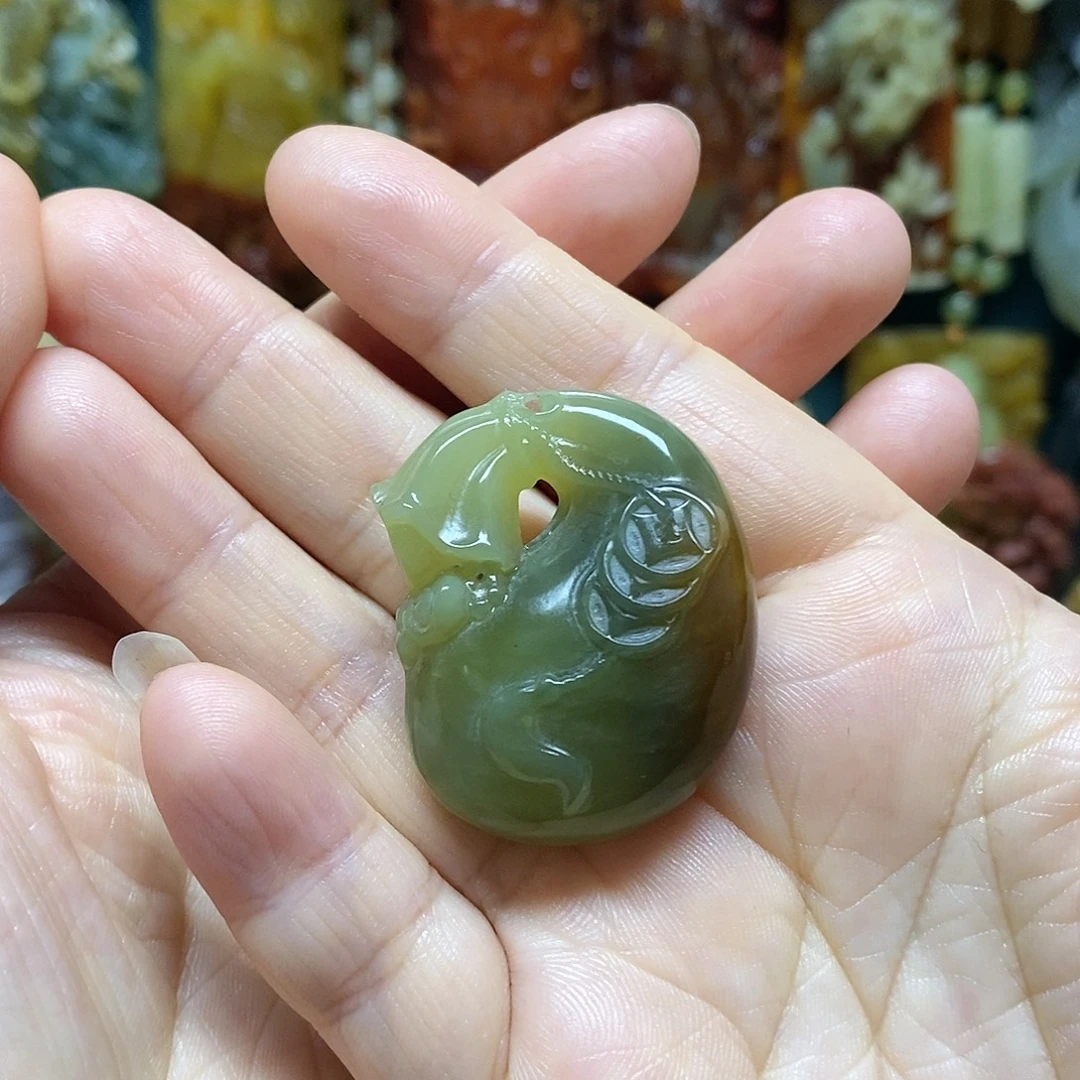 岫玉未镶嵌吊坠(赠链)