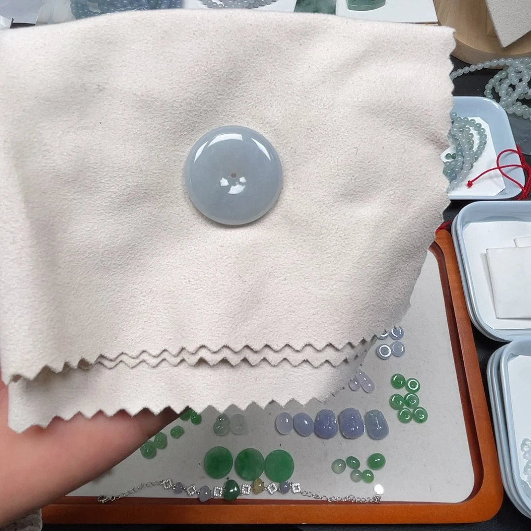 未镶嵌翡翠耳饰榴**恋1