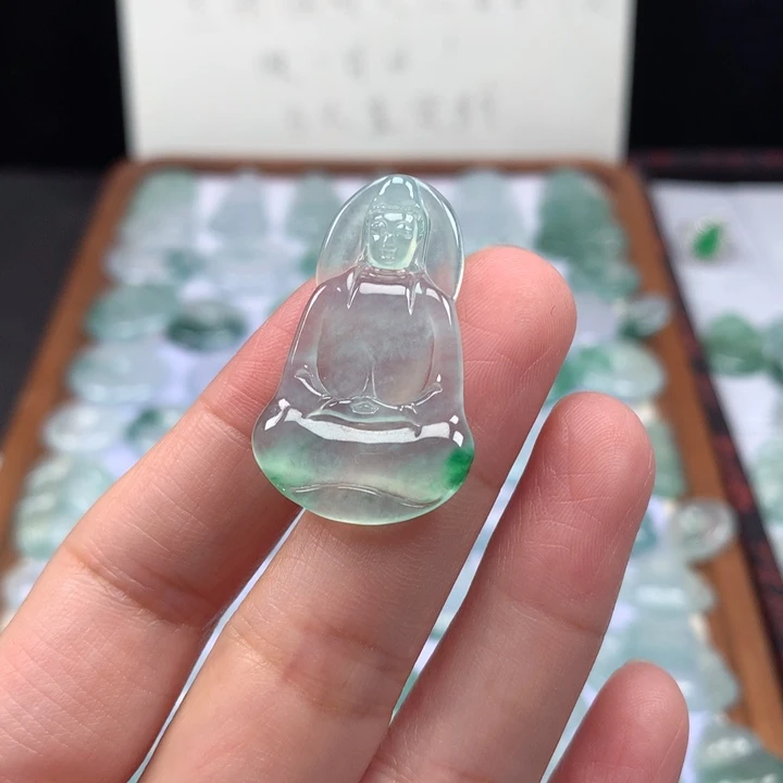 颈饰未镶嵌翡翠高冰飘阳绿素衣观音