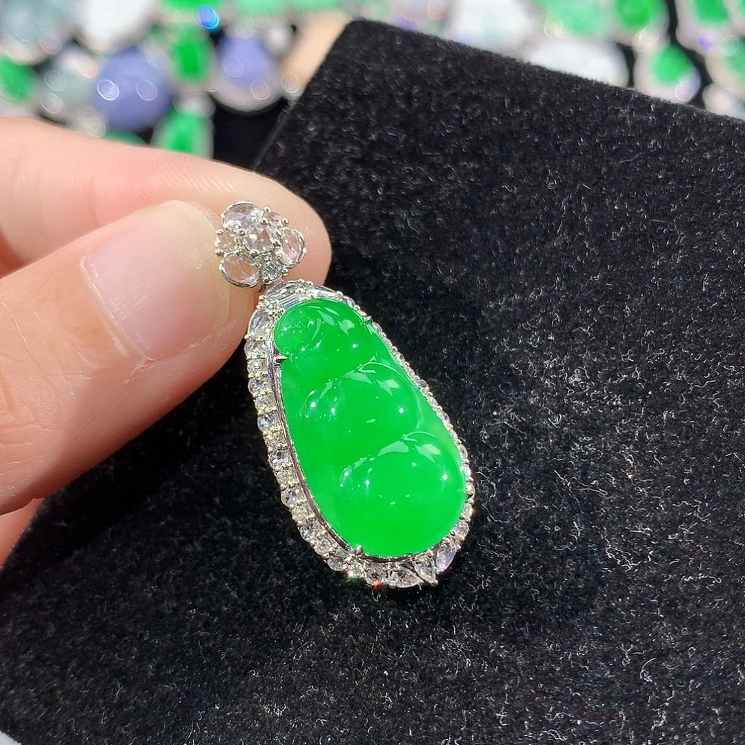 翡翠18K金镶嵌颈饰