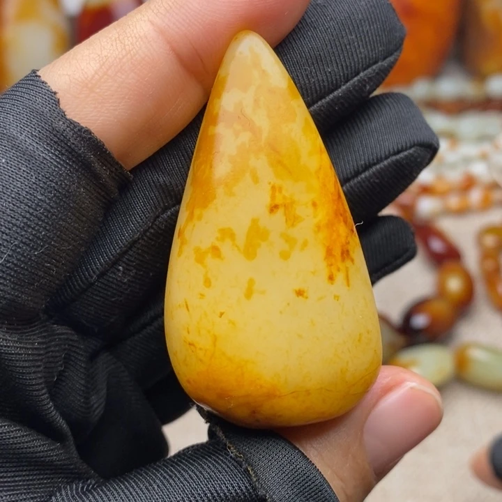 和田玉未镶嵌把件