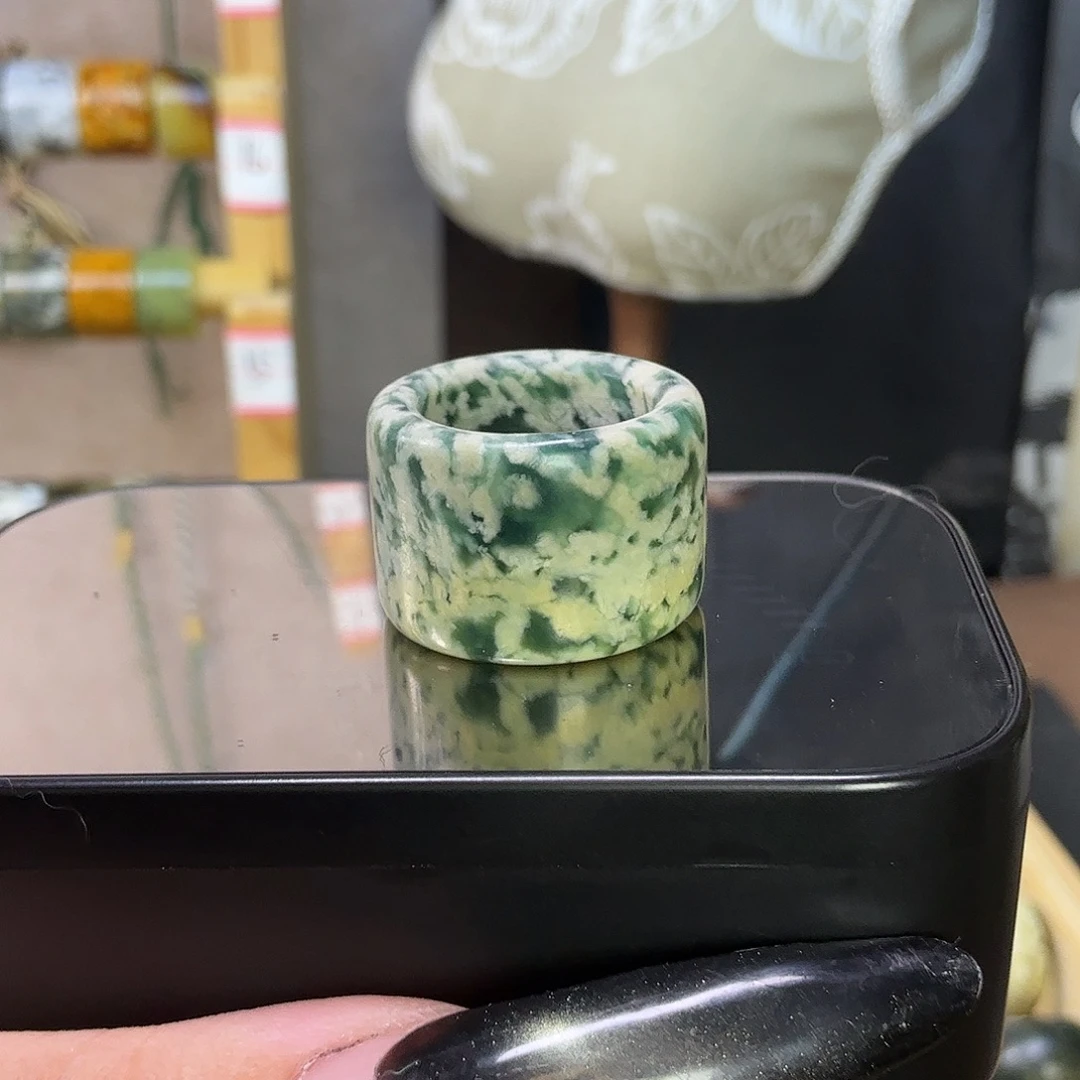 蛇纹石玉未镶嵌戒指.23