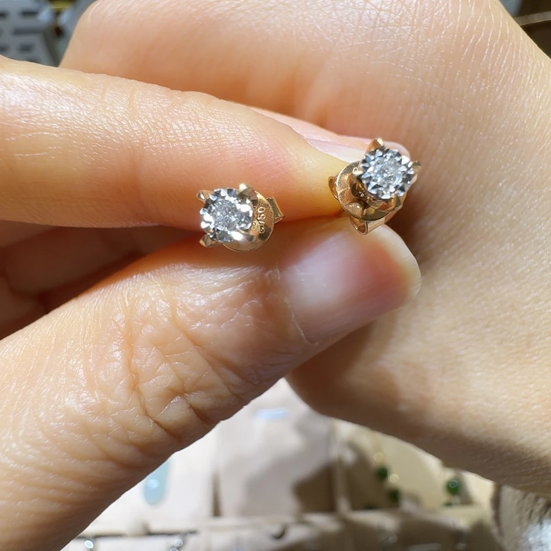 耳钉钻石18K金镶嵌