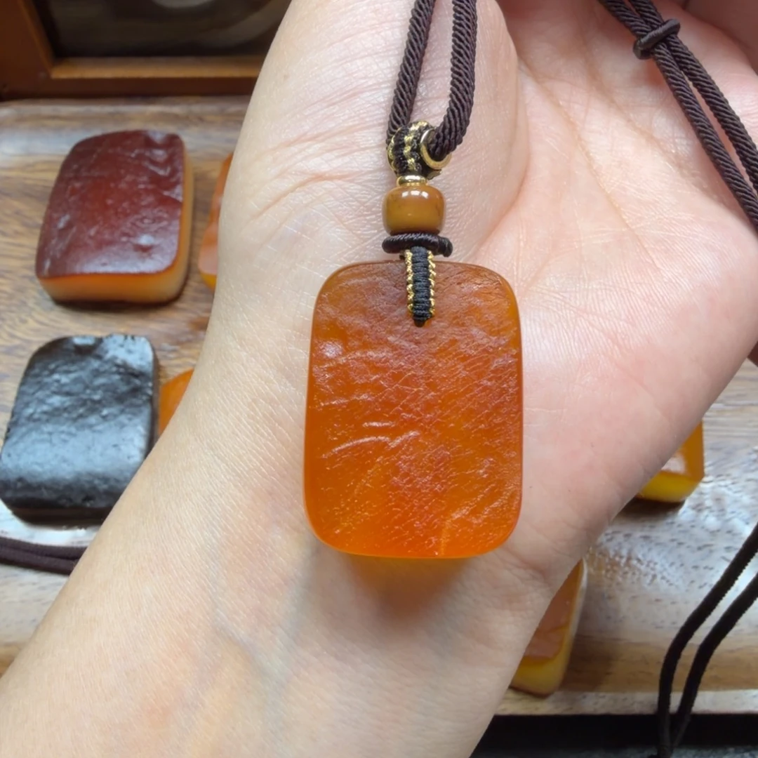 琥珀未镶嵌吊坠(赠链)
