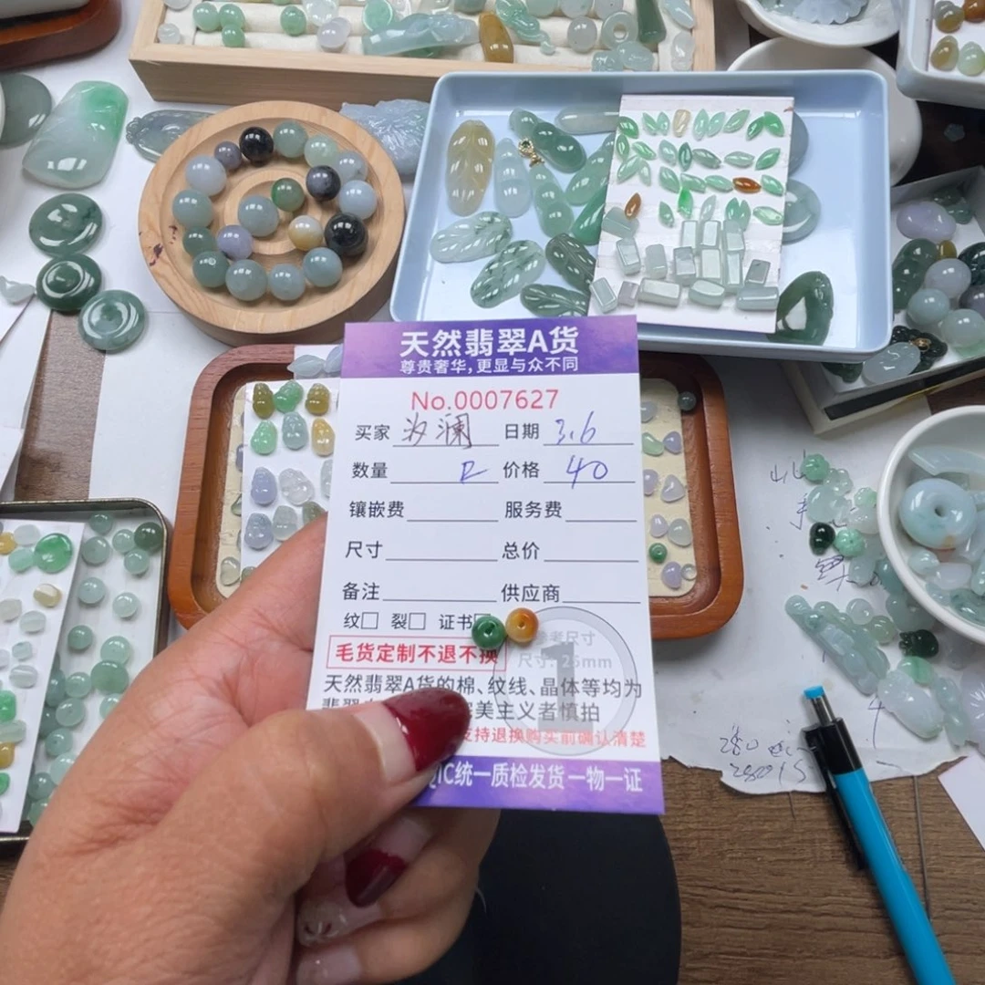 翡翠颈饰未镶嵌汐*