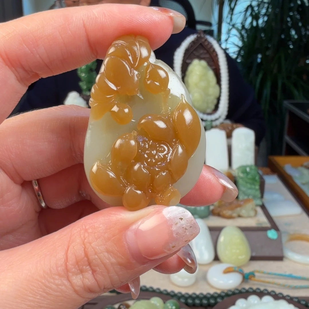 ****空和田玉未镶嵌颈饰