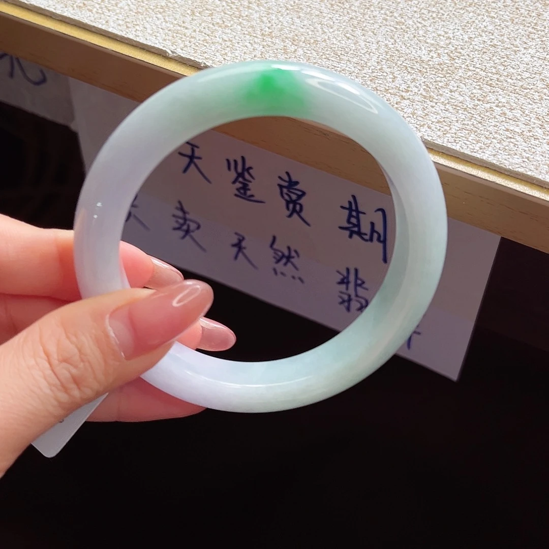翡翠手镯未镶嵌手镯