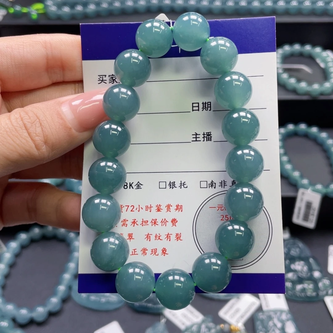 翡翠未镶嵌颈饰卡12.1