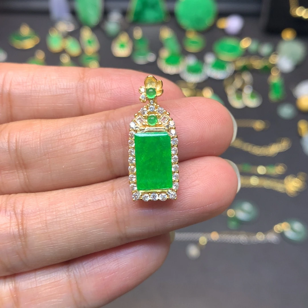 翡翠未镶嵌颈饰吊坠