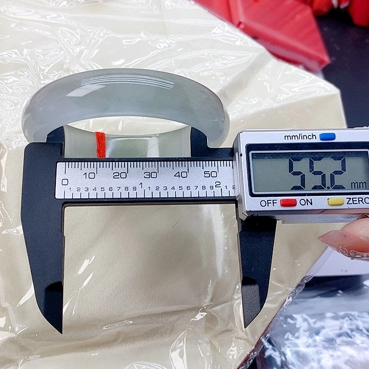 翡翠手镯未镶嵌158。 