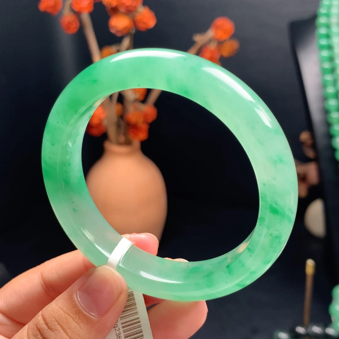 爱***喵石英质玉未镶嵌镯子