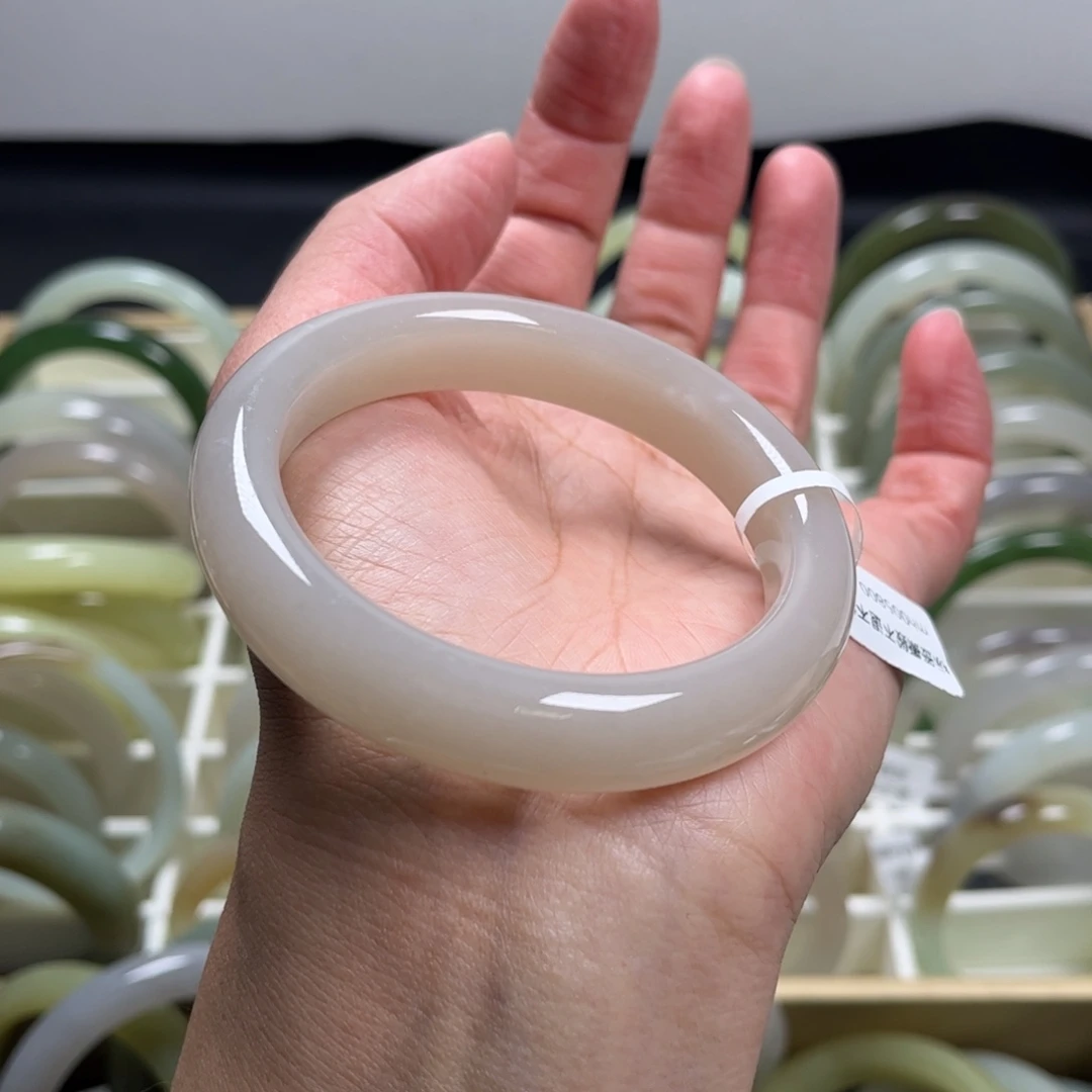 和田玉未镶嵌手镯56圈