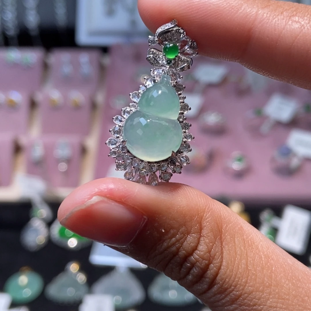 翡翠18K金镶嵌颈饰纯天然缅甸翡翠A货葫芦