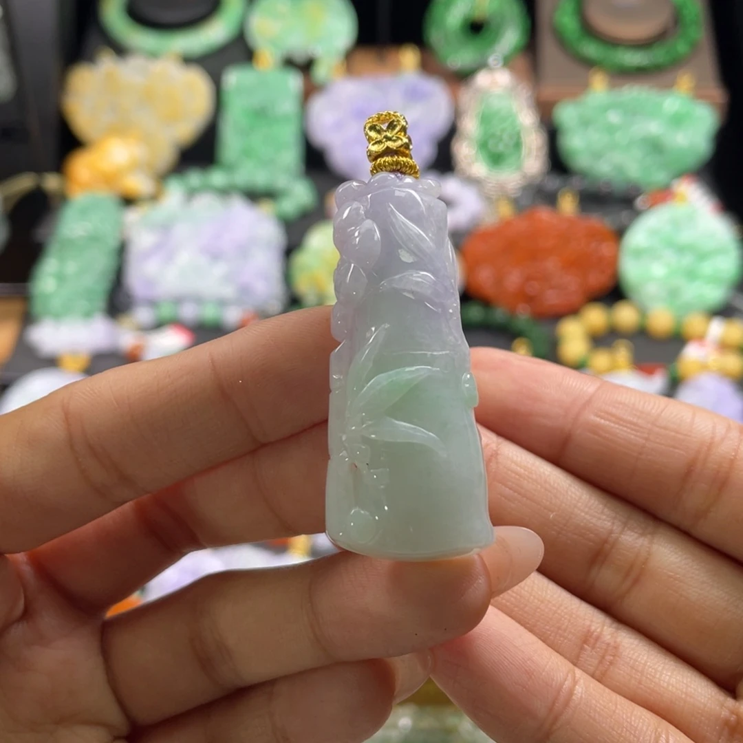 翡翠未镶嵌颈饰待编织