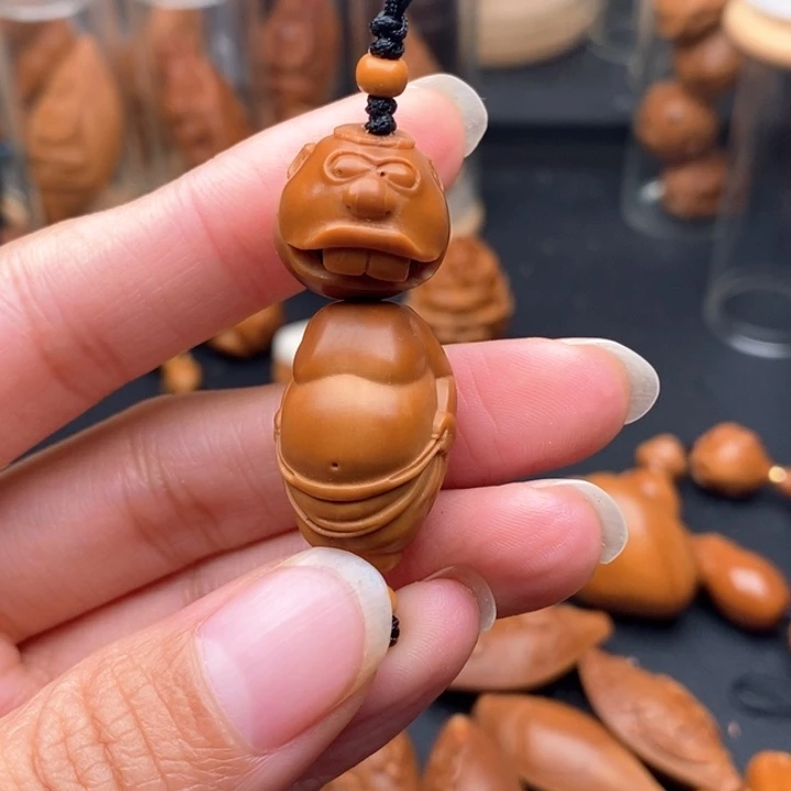 D***d橄榄核吊坠小人物