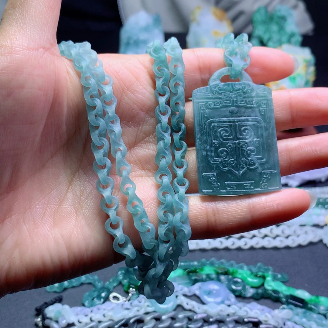 玫****定制翡翠未镶嵌翡翠