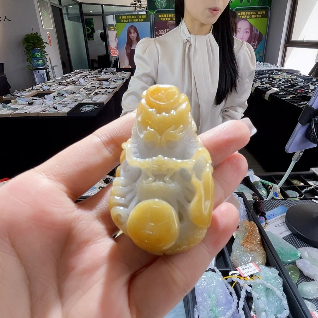 颈饰未镶嵌翡翠一个