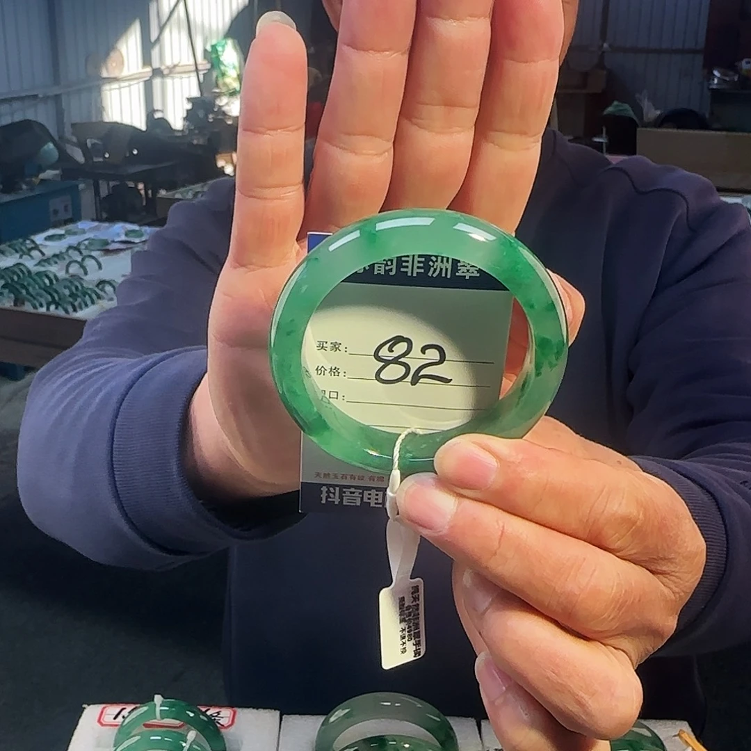 石英质玉（非洲翠）未镶嵌手镯